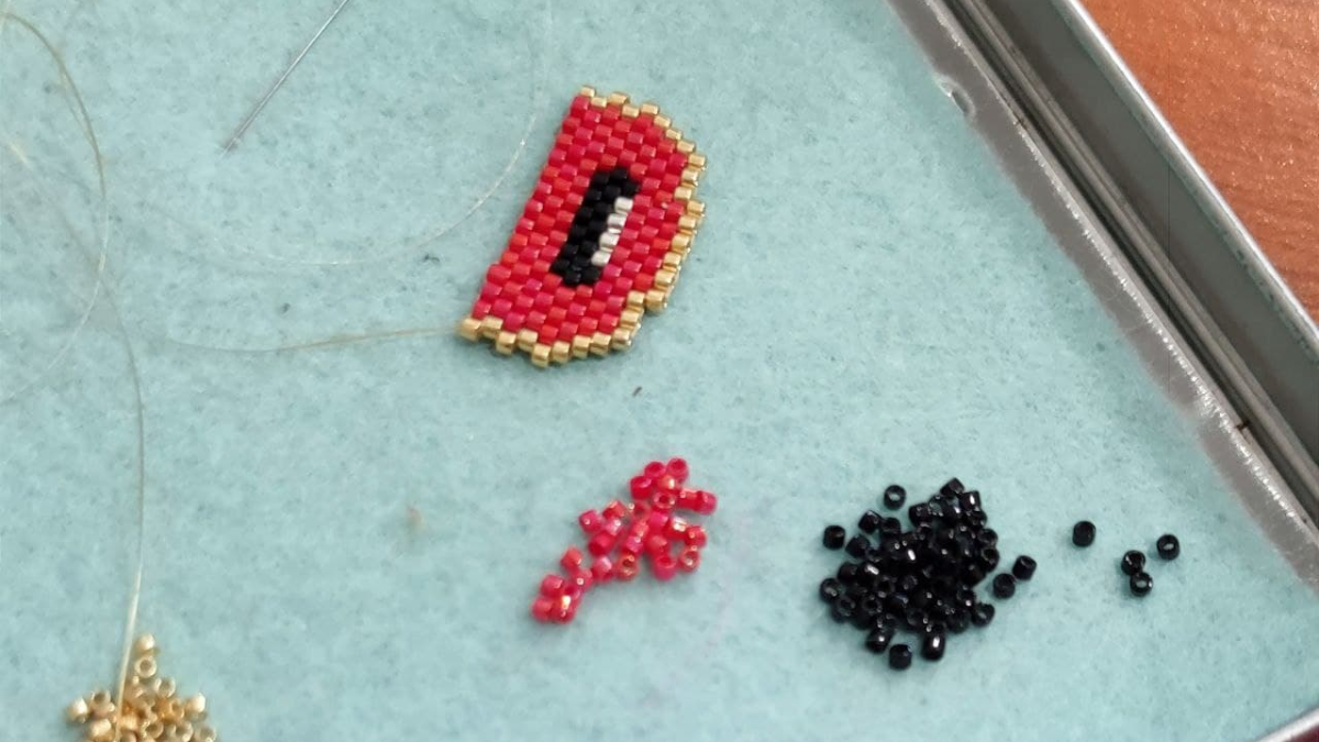 Tissage instrument de musique Ukulélé en perles Miyuki Delicas : Etape 1