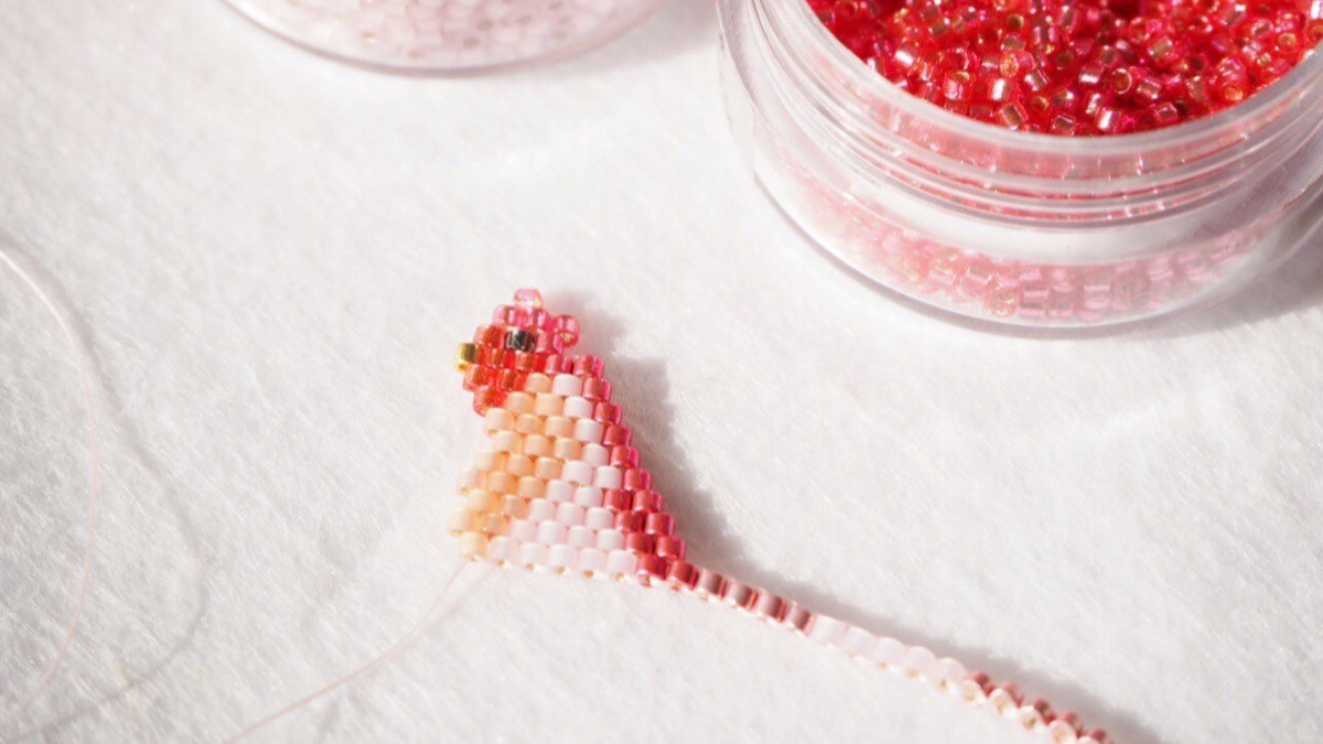 Tissage brick stitch motif coq pour le nouvel an chinois : Etape 3