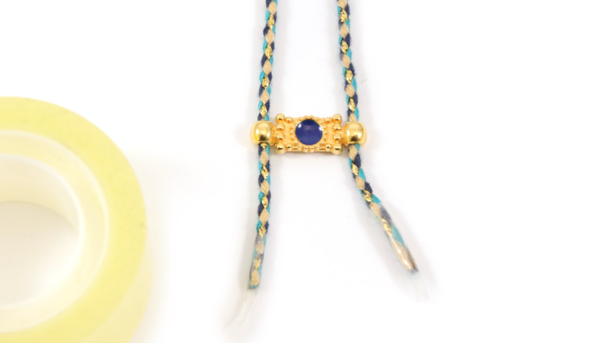 Stacking de colliers style bohème chic en pierres gemmes et breloques : Etape 1