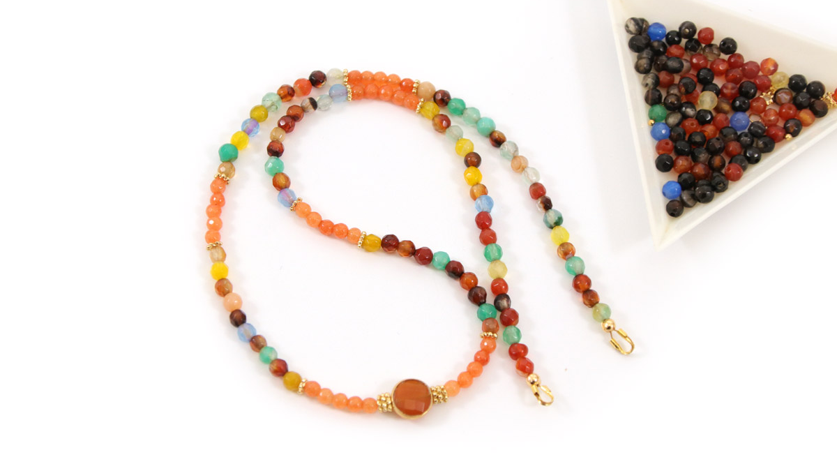 Stacking de colliers style bohème chic en pierres gemmes et breloques : Etape 7
