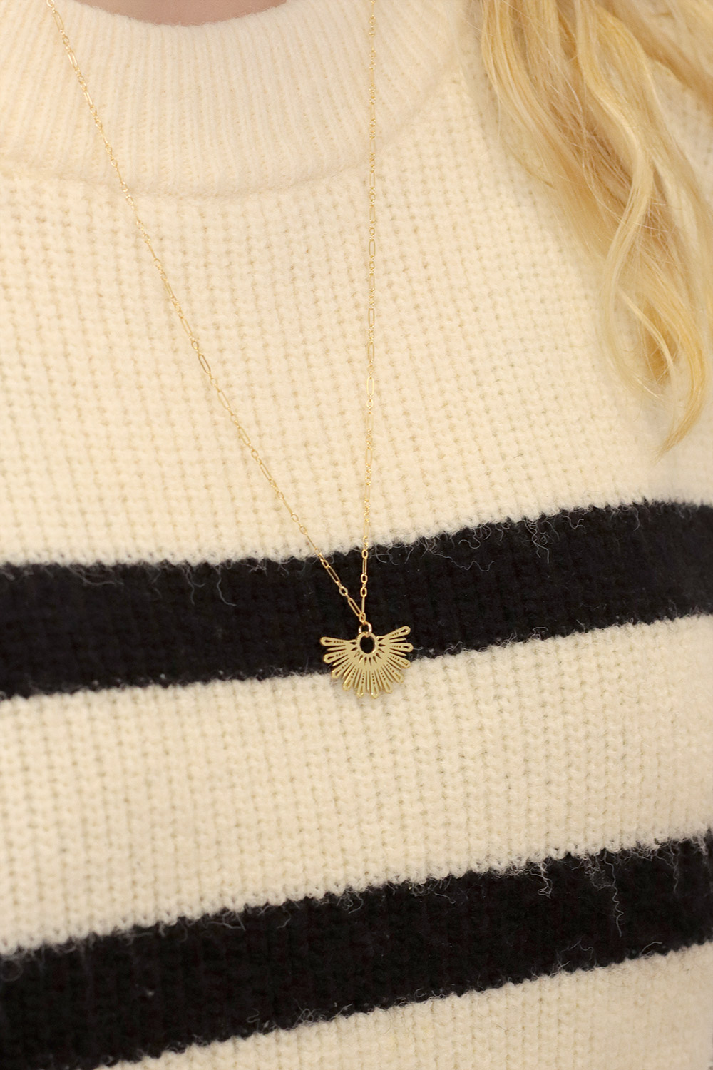 Boucles d'oreilles et Collier pendentif Soleil doré - montage de bijoux simple