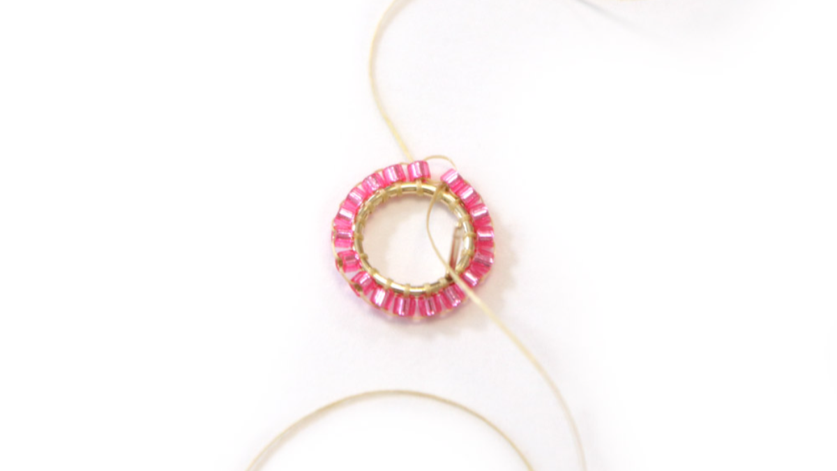 Boucles d'oreilles en perles Miyuki et pierre gemme teintée jade rouge : Etape 6