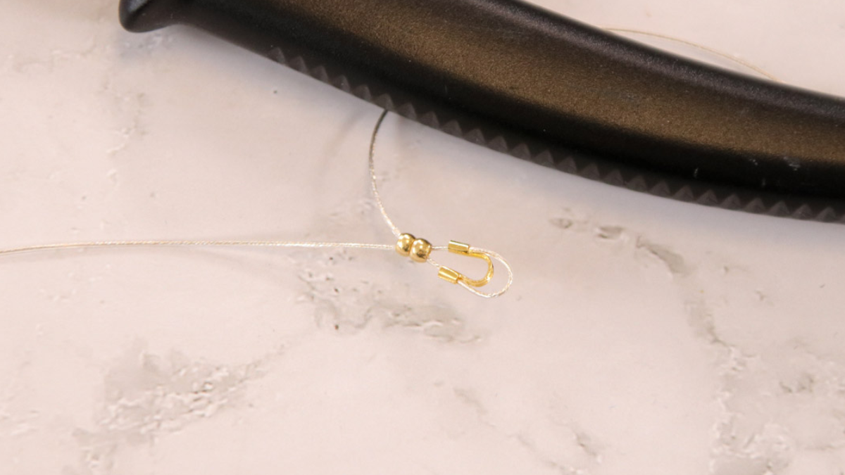 Collier pendentif imitation émeraude et perles en verre facettes antiques : Etape 1