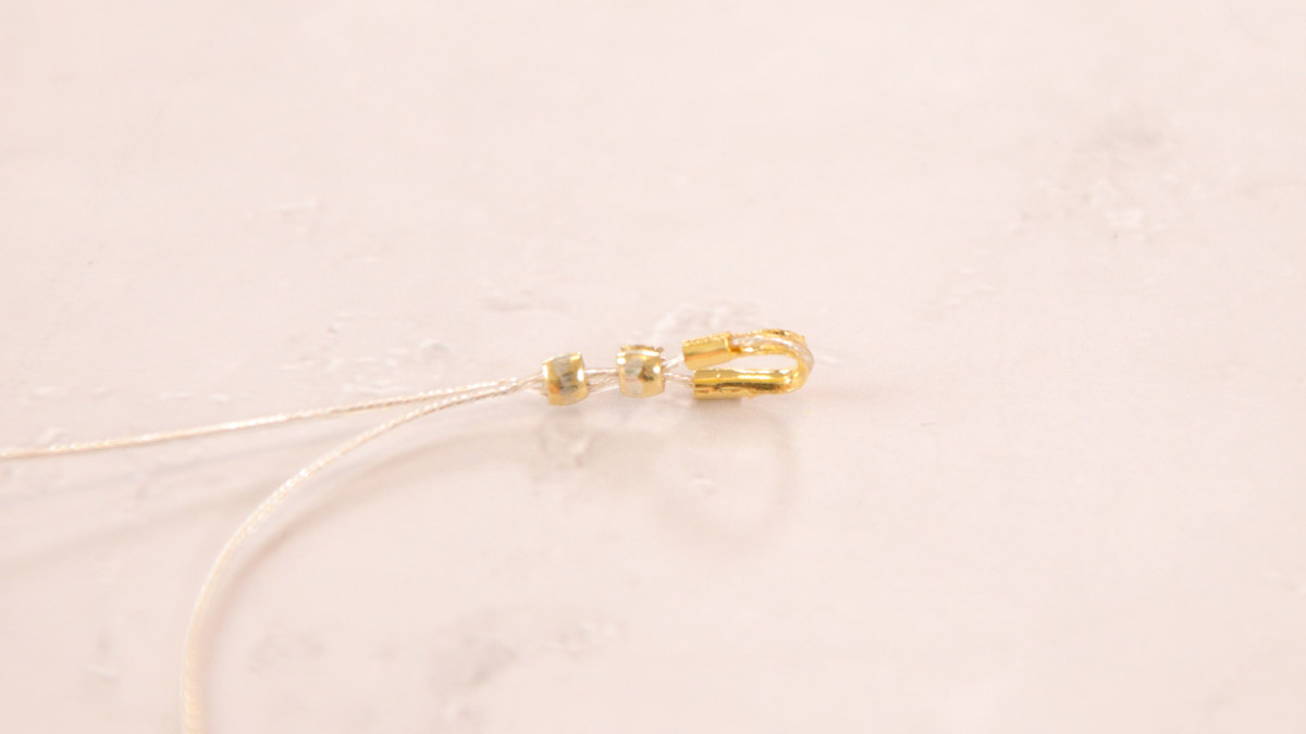 Collier pendentif imitation émeraude et perles en verre facettes antiques : Etape 2