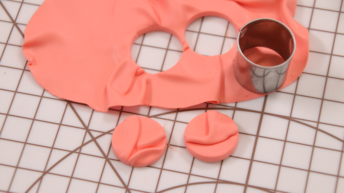 Boucles d'oreilles XL en pâte polymère FIMO effet plissé : Etape 3