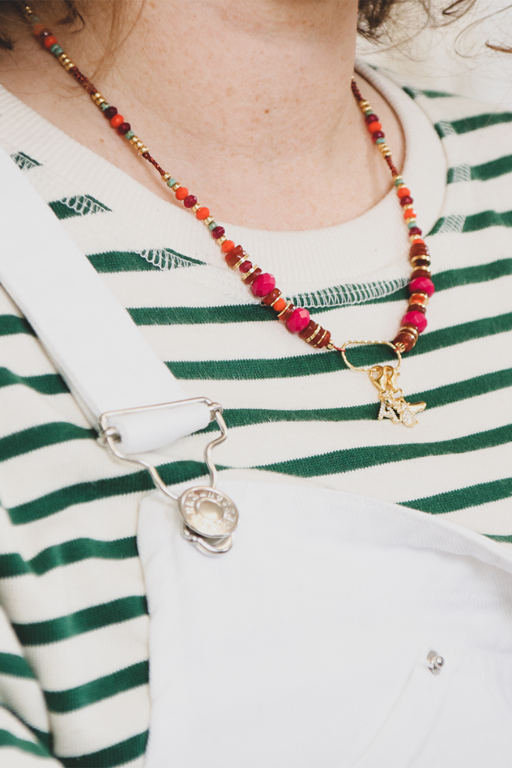 Schéma Collier macramé avec perles facettées et intercalaire central en argent 925