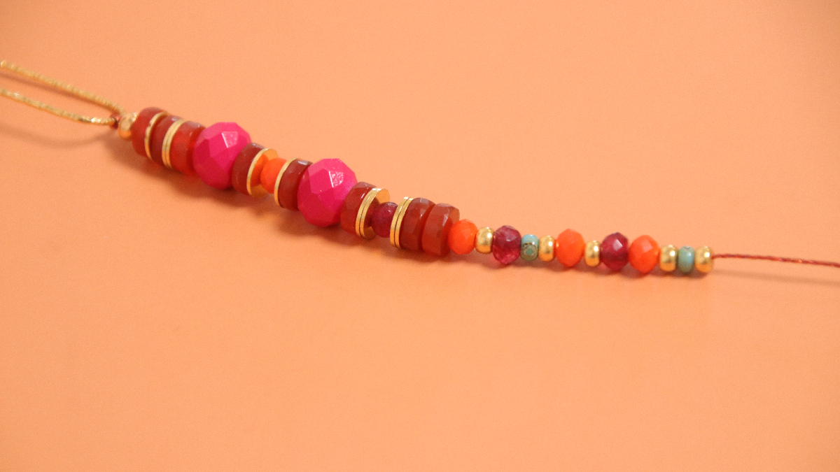 Collier macramé avec perles facettées et intercalaire central en argent 925 : Etape 2