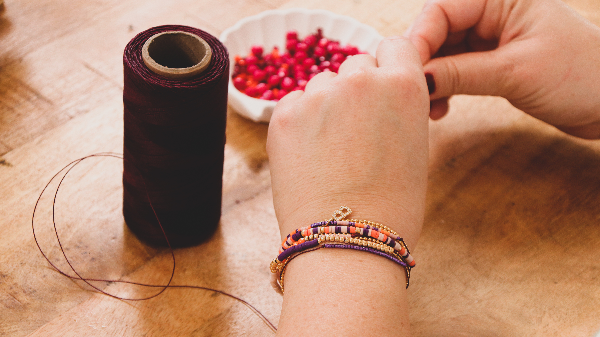 DIY Bracelet multirang pour débutant avec Heishi et Linhasita DIY Bracelet multirang pour débutant avec Heishi et Linhasita