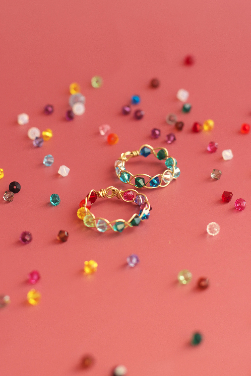 Schéma DIY Bague débutant tressage toupies PureCrystal arc-en-ciel