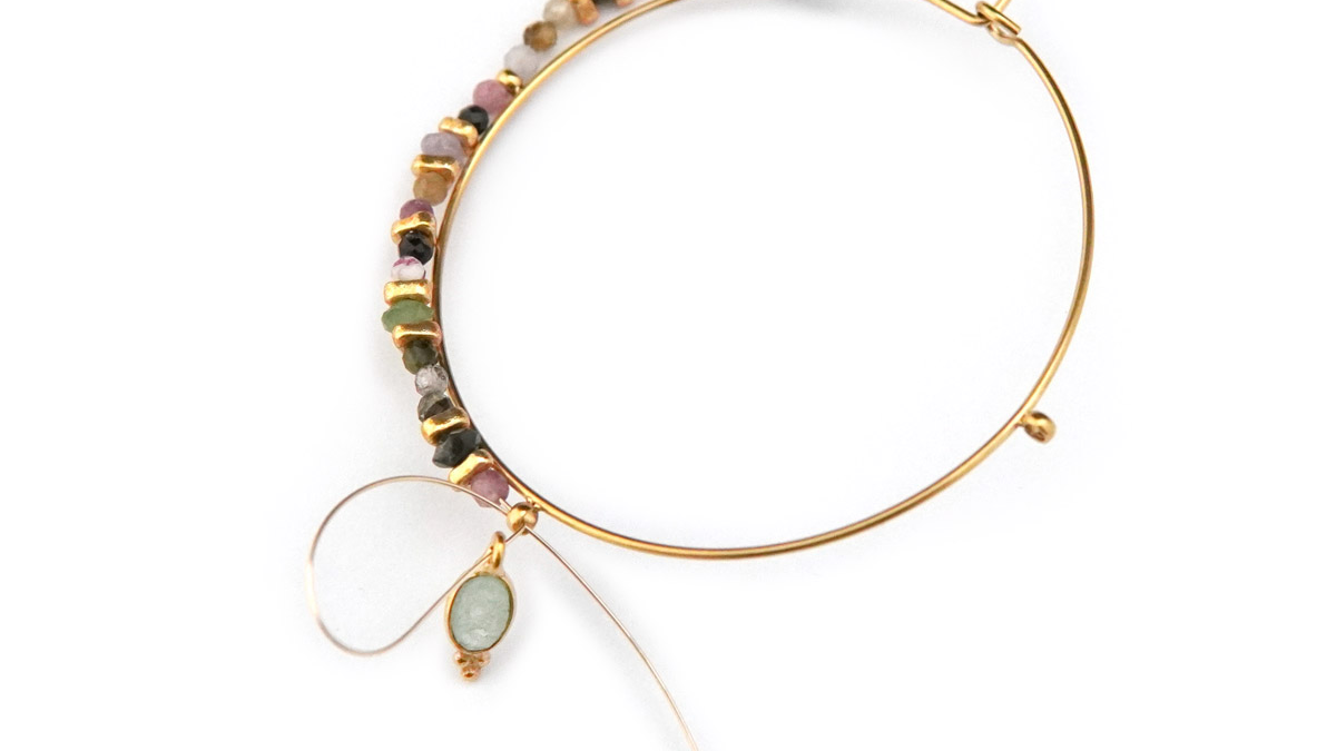 Créoles en acier inox doré avec perles en Tourmaline : Etape 4