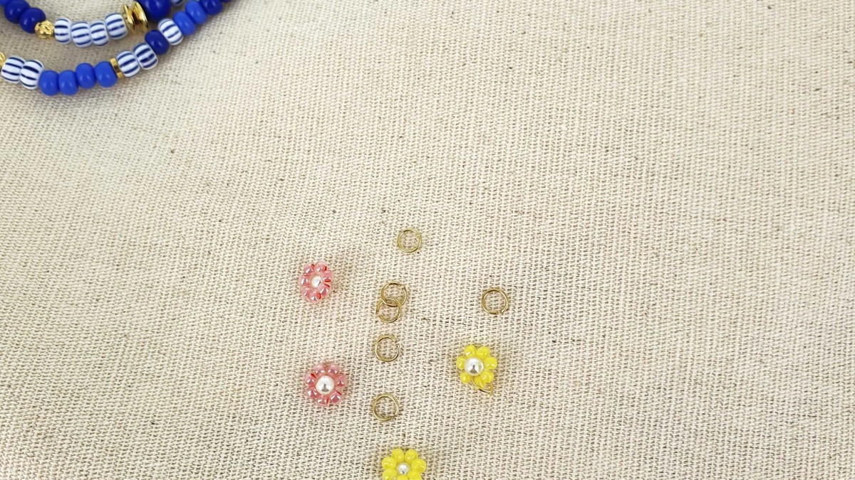 Bracelet multirang avec perles de rocaille et fleurs marguerite : Etape 3