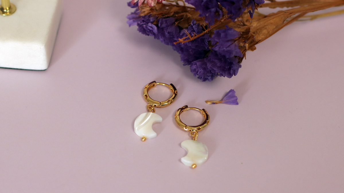 Schéma DIY Petites Créoles dorées avec breloques en perles