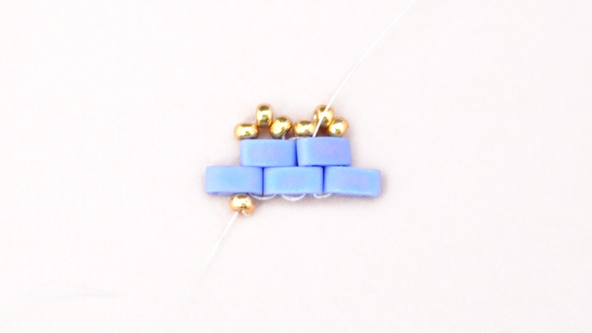 Bracelet tissage Tilas avec petites fleurs en rocailles Miyuki : Etape 8