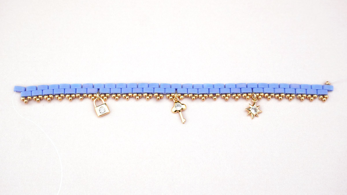 Bracelet tissage Tilas avec petites fleurs en rocailles Miyuki : Etape 12