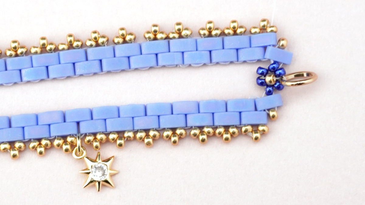 Bracelet tissage Tilas avec petites fleurs en rocailles Miyuki : Etape 30