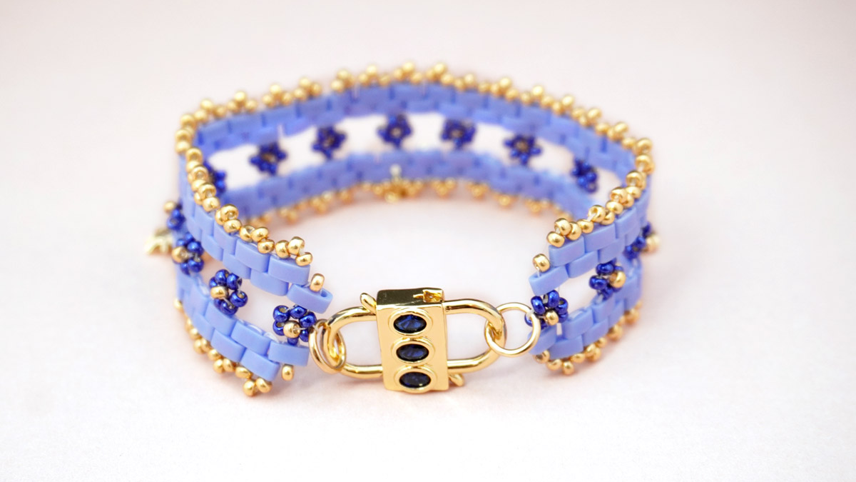 Bracelet tissage Tilas avec petites fleurs en rocailles Miyuki : Etape 32