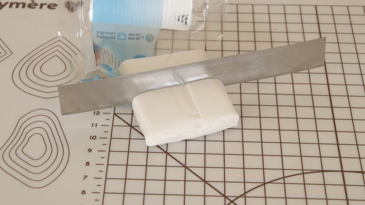 Boucles d'oreilles pâte Fimo avec plaque de texture Moïko : Etape 1 Boucles d'oreilles pâte Fimo avec plaque de texture Moïko : Etape 1