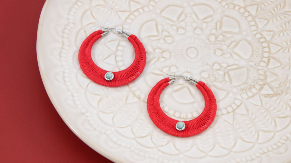 Créoles avec fil tressé rouge et Amazonite Créoles avec fil tressé rouge et Amazonite