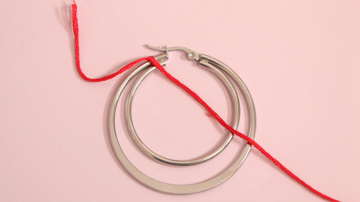 Créoles avec fil tressé rouge et Amazonite : Etape 1