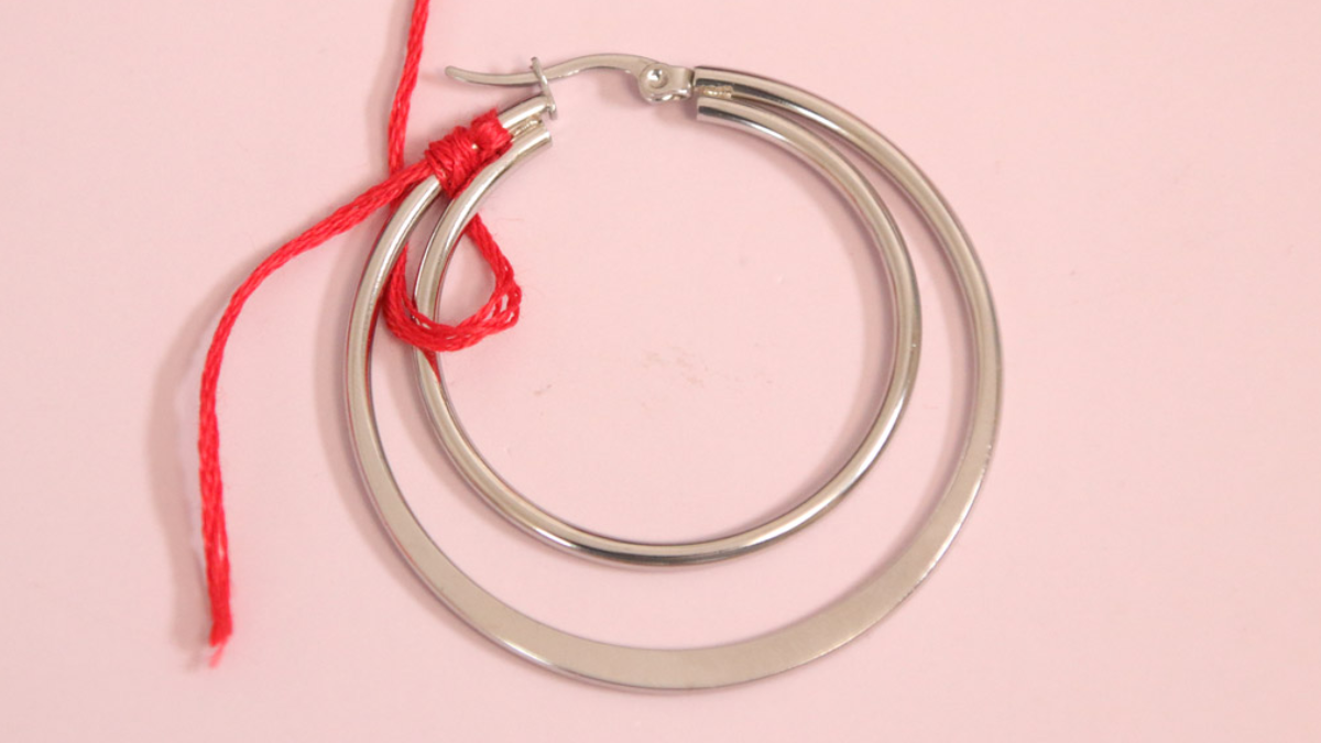 Créoles avec fil tressé rouge et Amazonite : Etape 2