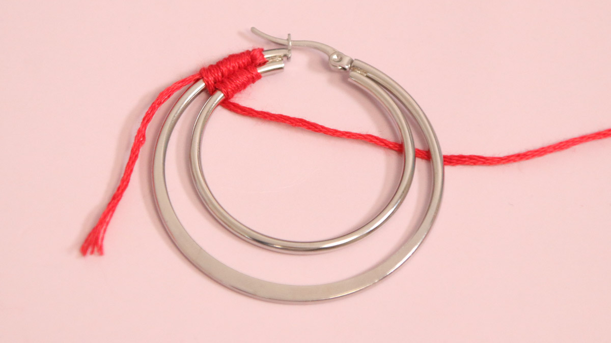 Créoles avec fil tressé rouge et Amazonite : Etape 3