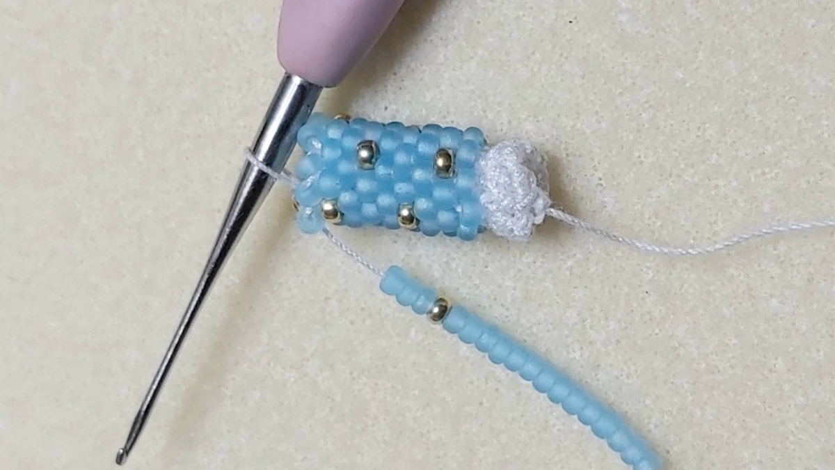 Assortiment de bracelets en spirale au crochet avec rocailles Miyuki : Etape 8