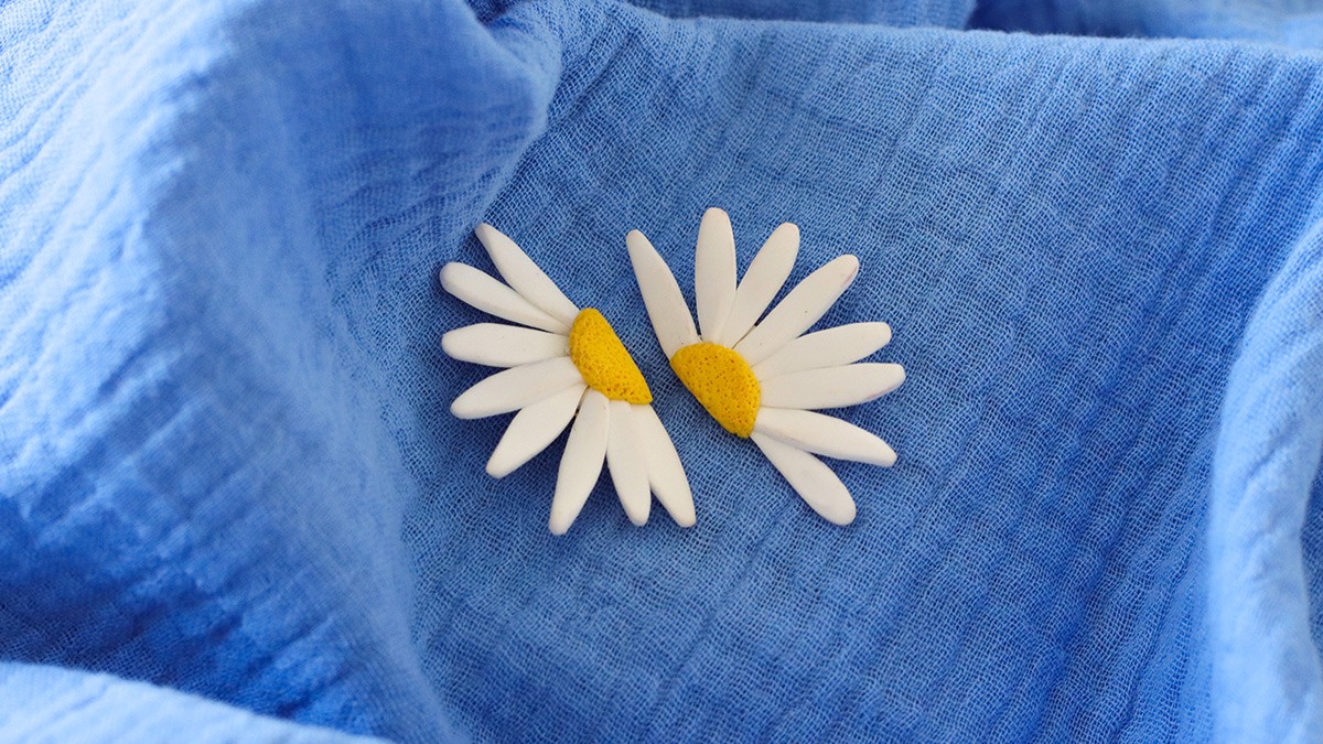 Boucles d'oreilles fleurs pâquerettes en pâte Fimo