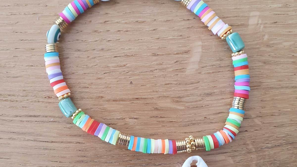 Chevillère bijoux femme avec perles heishi et coquillage cauris : Etape 2