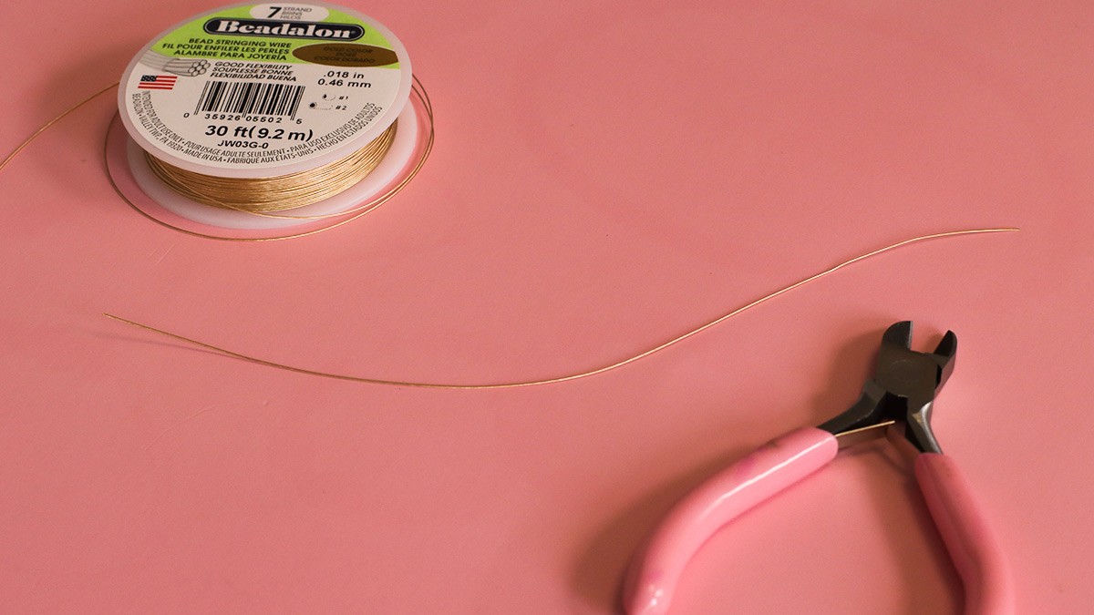 DIY Bijou de téléphone avec rivets et perles heishi pour débutant : Etape 2