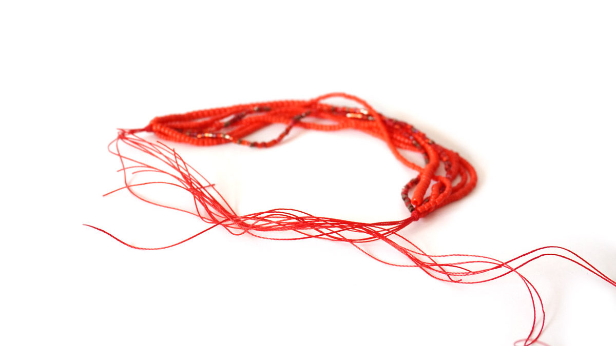 Bracelet multi fils en perles de rocailles rouges : Etape 3