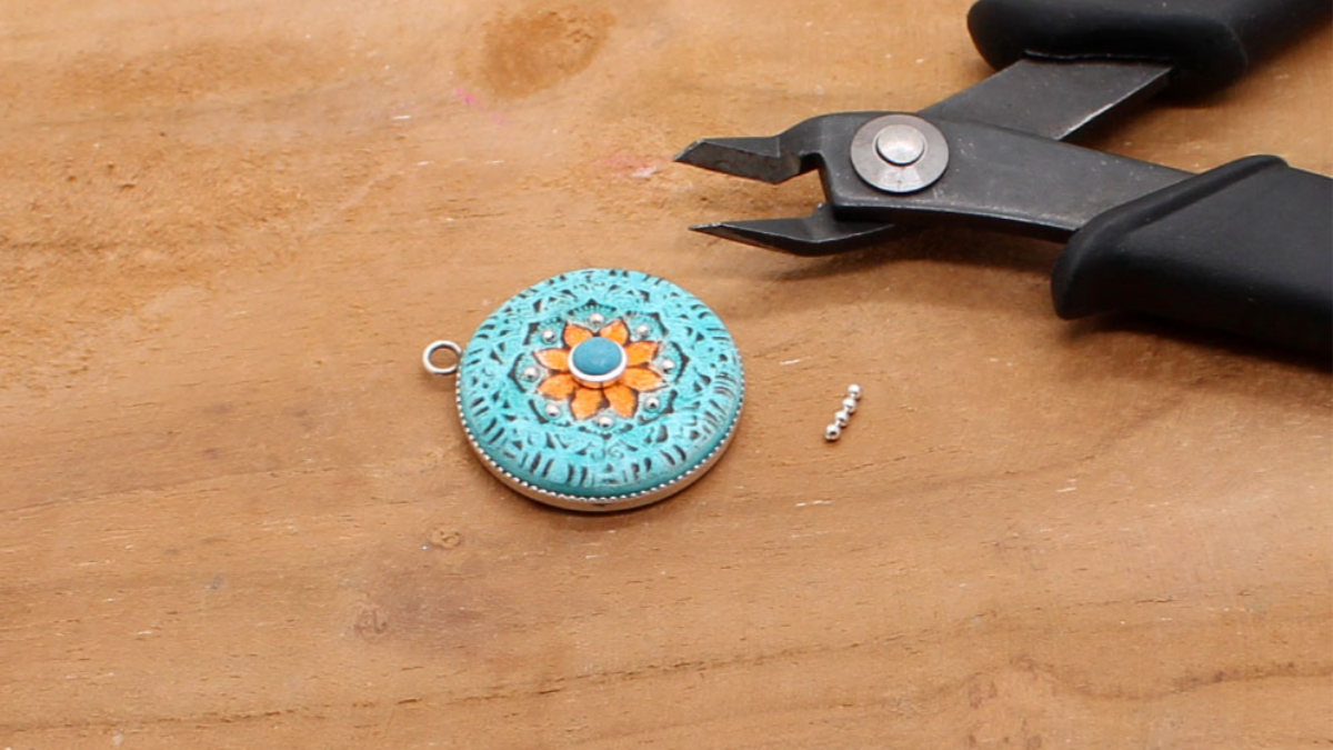 Pendentif polymère mandala avec serti en argent : Etape 8