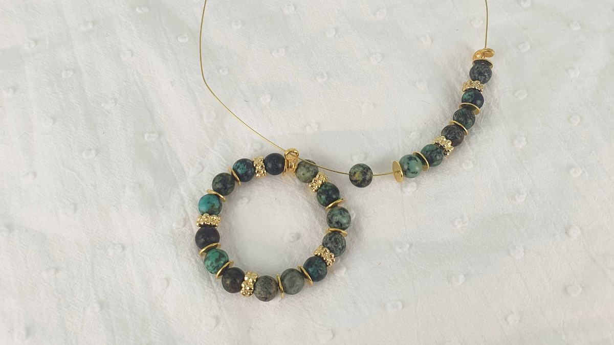 Boucles d'oreilles pendantes double anneau avec Turquoise Africaine : Etape 3