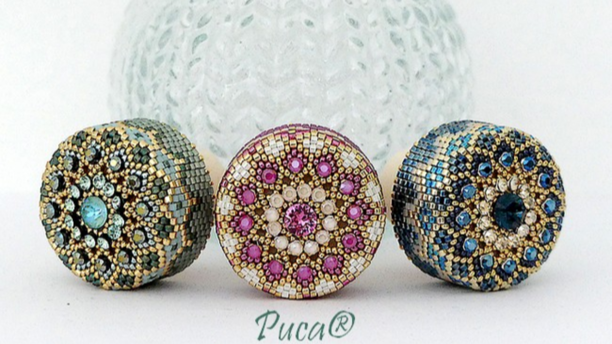 Bouchon Simon par Puca, strass mesh PureCrystal et rocailles et Delicas Miyuki