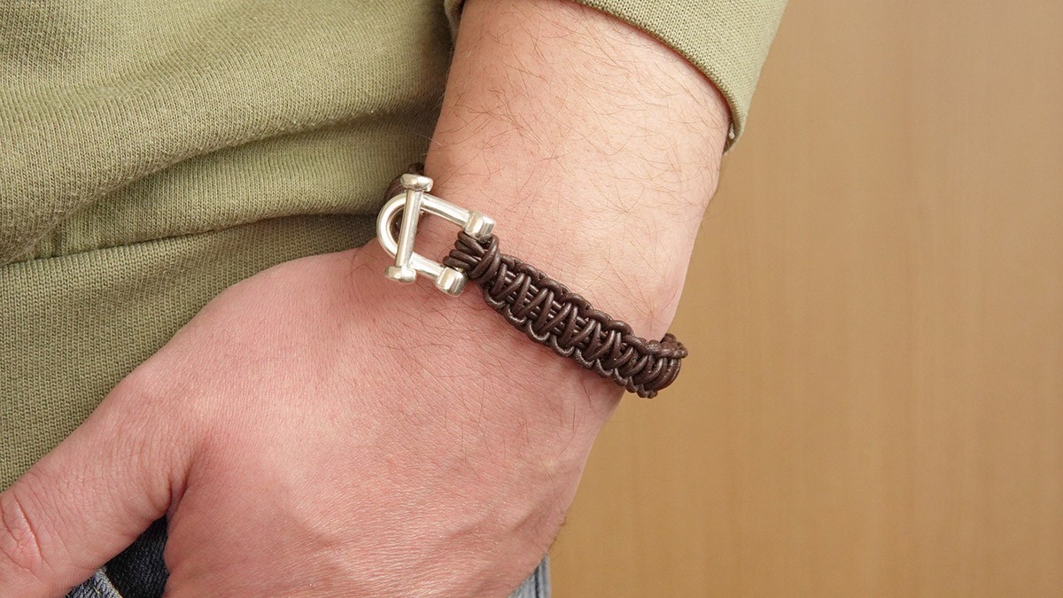 Bracelet macramé homme cordon cuir et fermoir manille