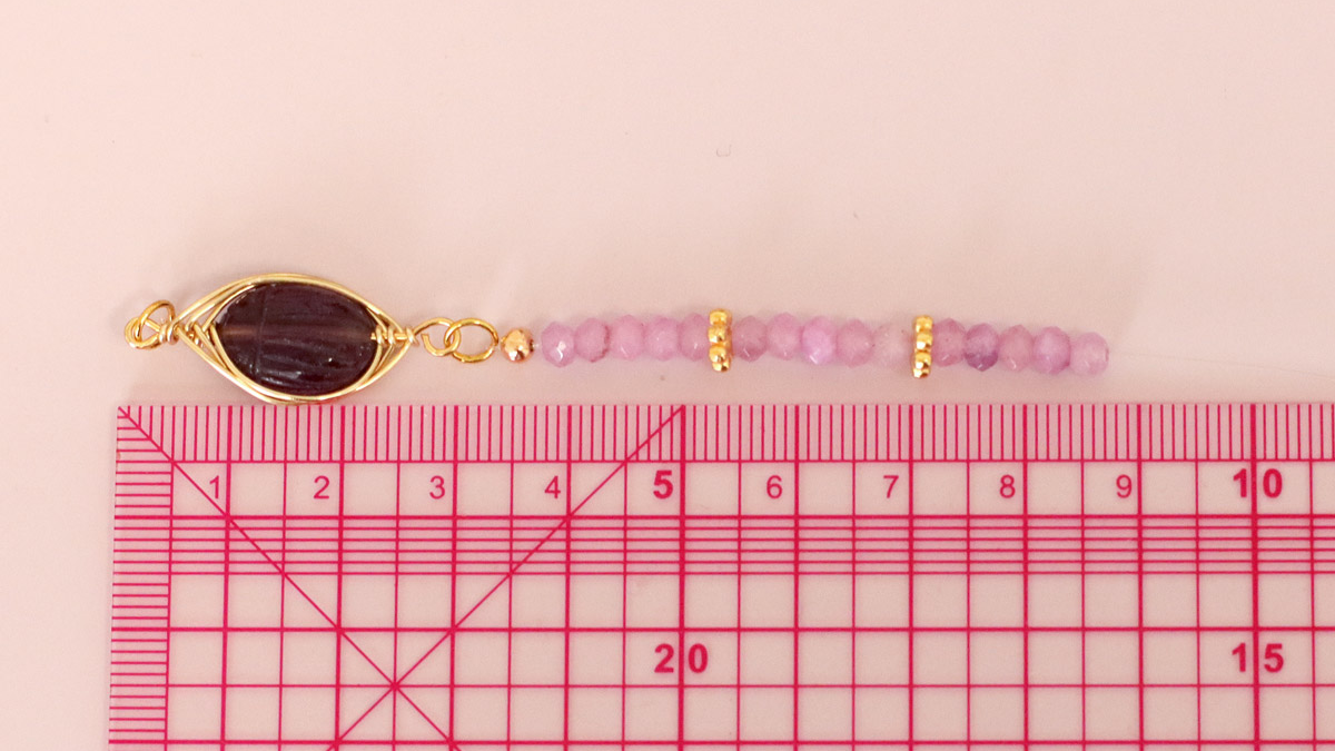 Bracelet Pierre gemme sertie avec du fil métallique scarabée en Amethyste : Etape 7 Bracelet Pierre gemme sertie avec du fil métallique scarabée en Amethyste : Etape 7