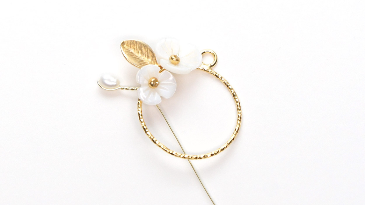 Boucles d'oreilles de mariage fleurs en nacre : Etape 4