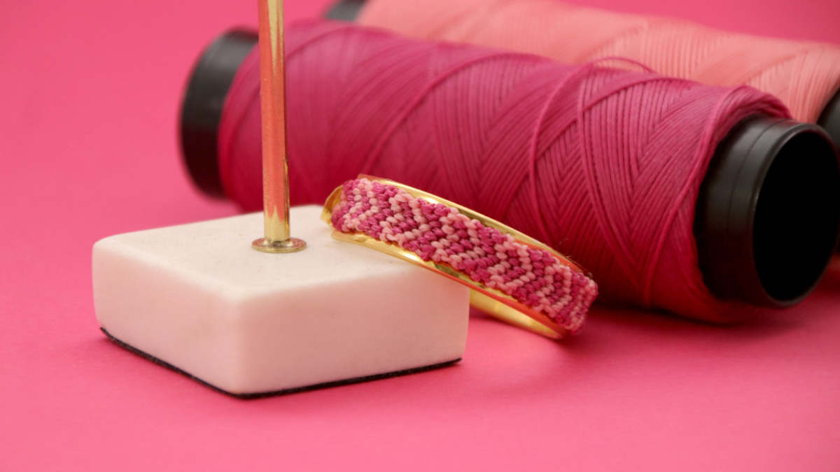 Schéma Créoles avec bracelet brésilien Coeur en cordes Slam