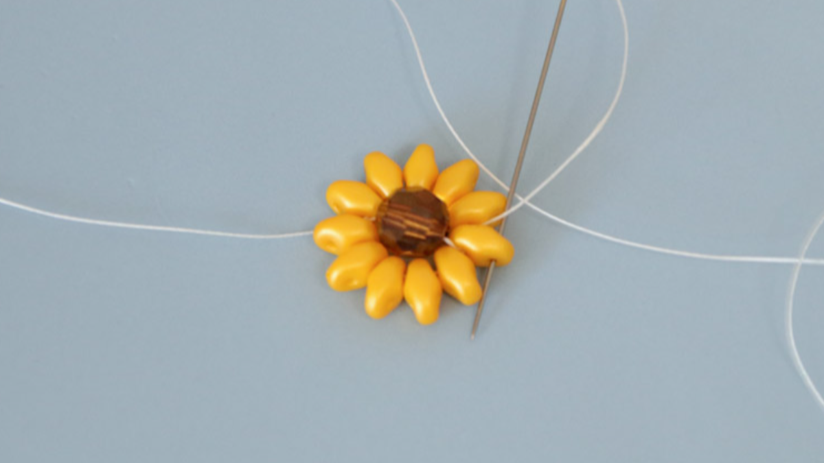 Boucles d'oreilles tournesol avec perles SuperDuo : Etape 5