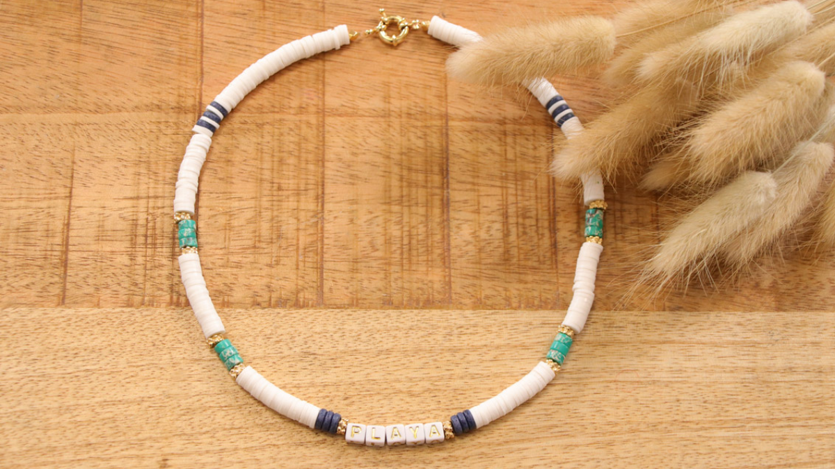 Collier Surfeur avec Heishi et perles lettres Collier Surfeur avec Heishi et perles lettres