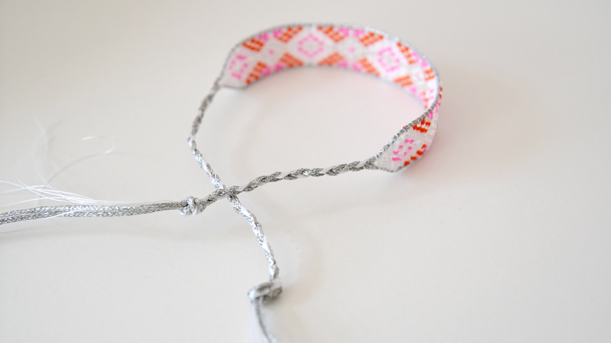 Tuto Bracelet Miyuki noeud coulissant tissage au métier à tisser : Etape 5 Tuto Bracelet Miyuki noeud coulissant tissage au métier à tisser : Etape 5