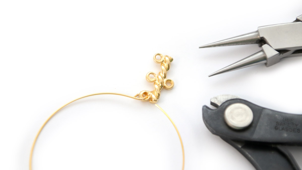 Bracelet à mémoire de forme en perles Lapis Lazuli : Etape 1