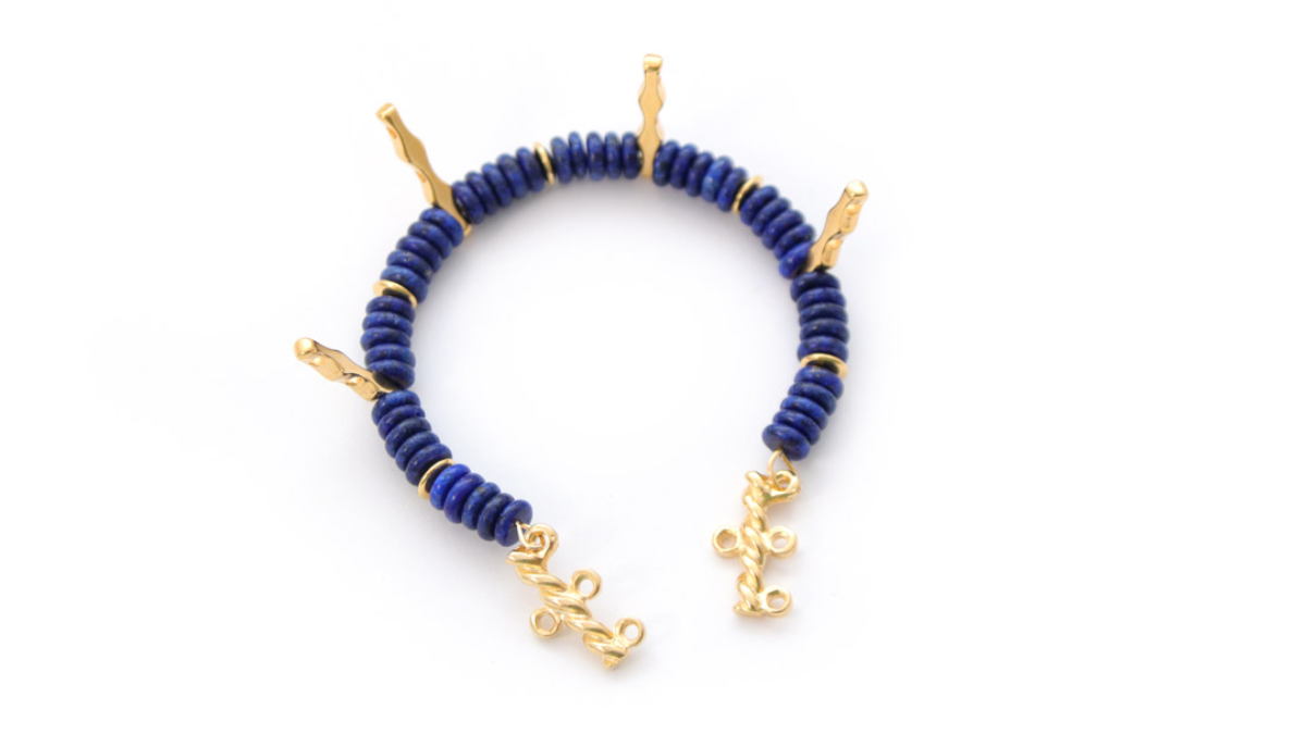 Bracelet à mémoire de forme en perles Lapis Lazuli : Etape 2