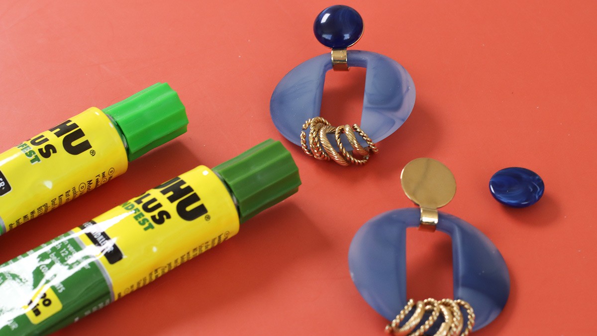 Boucles d'oreilles fantaisie en résine et acier inoxydable : Etape 4