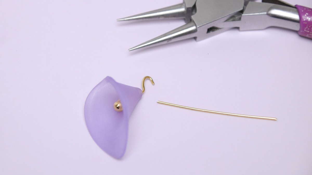 Boucles d'oreilles pendantes dorées à fleurs : Etape 3