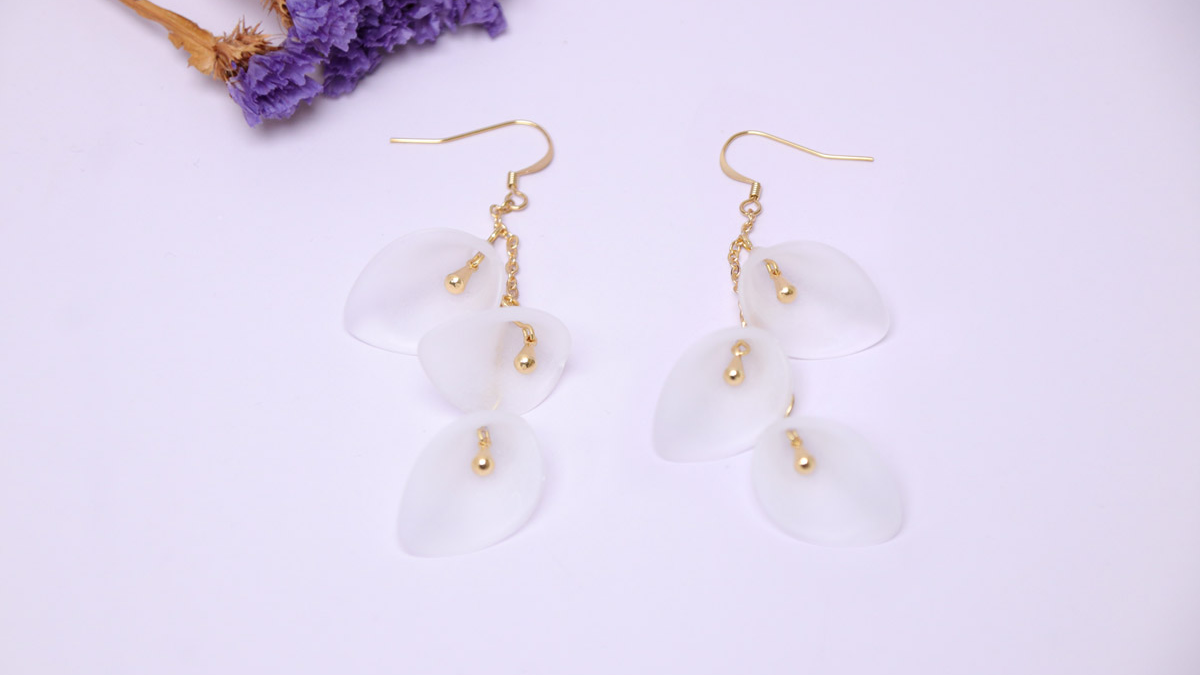 Boucles d'oreilles pendantes dorées à fleurs : Etape 4