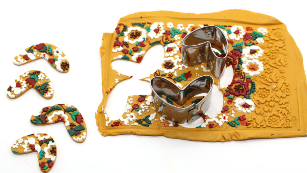 Boucles d'oreilles polymère plaque de texture fleurs : Etape 5