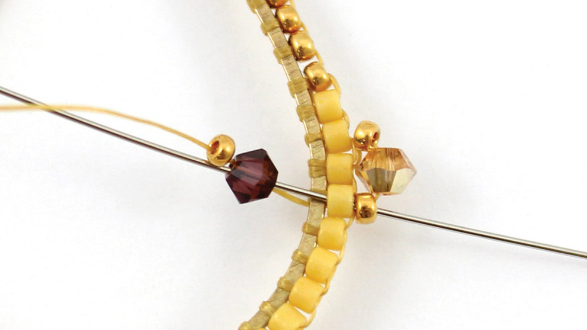 Boucles d'oreilles gouttes en Brick Stitch avec cristaux et perles Miyuki : Etape 6