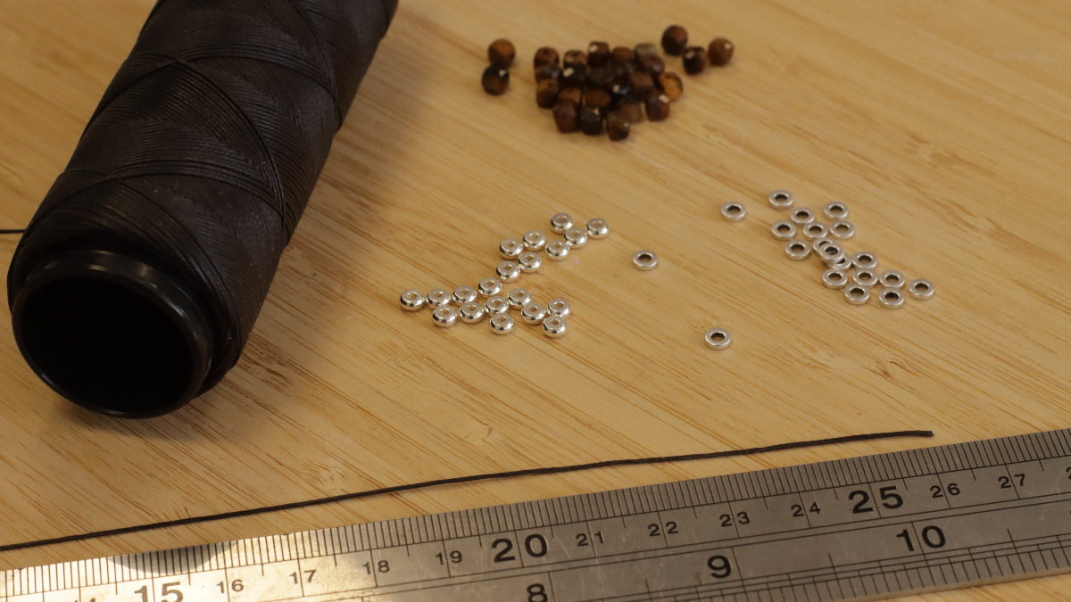 Bracelet de couple en perles heishi pierres gemmes et slam cord : Etape 1