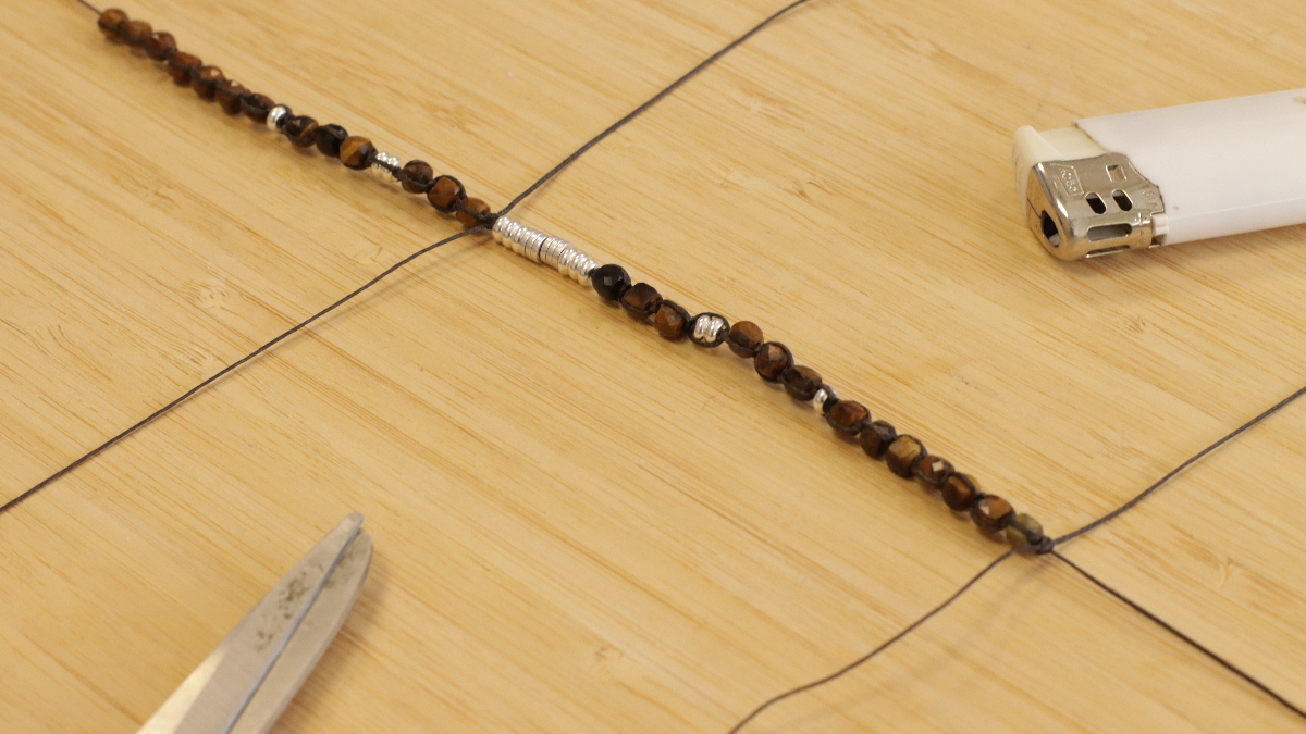 Bracelet de couple en perles heishi pierres gemmes et slam cord : Etape 5