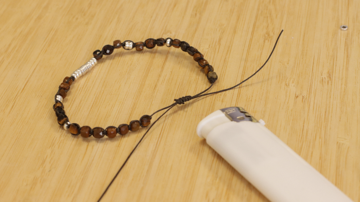 Bracelet de couple en perles heishi pierres gemmes et slam cord : Etape 7